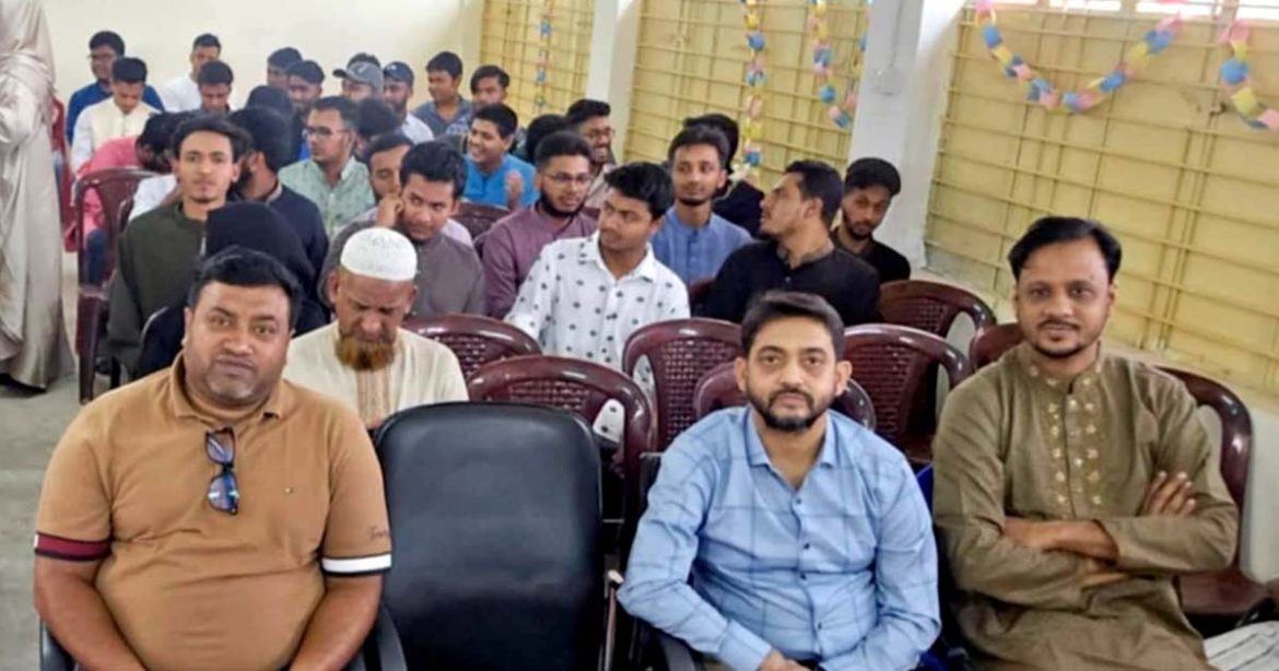 ভৈরবের ফাতেমা রমজান সরকারি প্রাথমিক বিদ্যালয়ে আয়োজিত ঈদ পুনর্মিলন অনুষ্ঠানের দৃশ্য