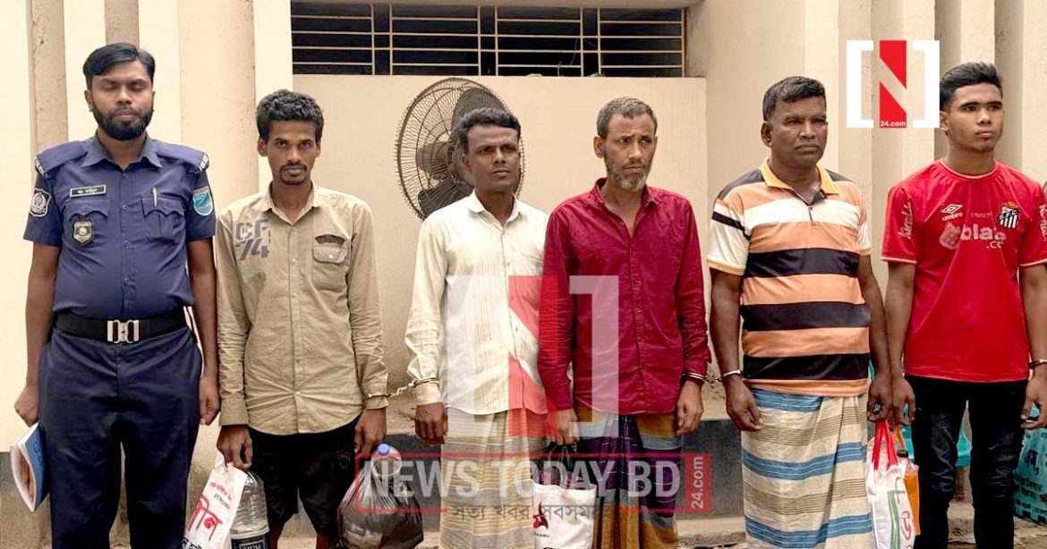 ভৈরব উপজেলার শ্রীনগর এলাকায় পুলিশের অভিযানে আটক চার মাদককারবারি।