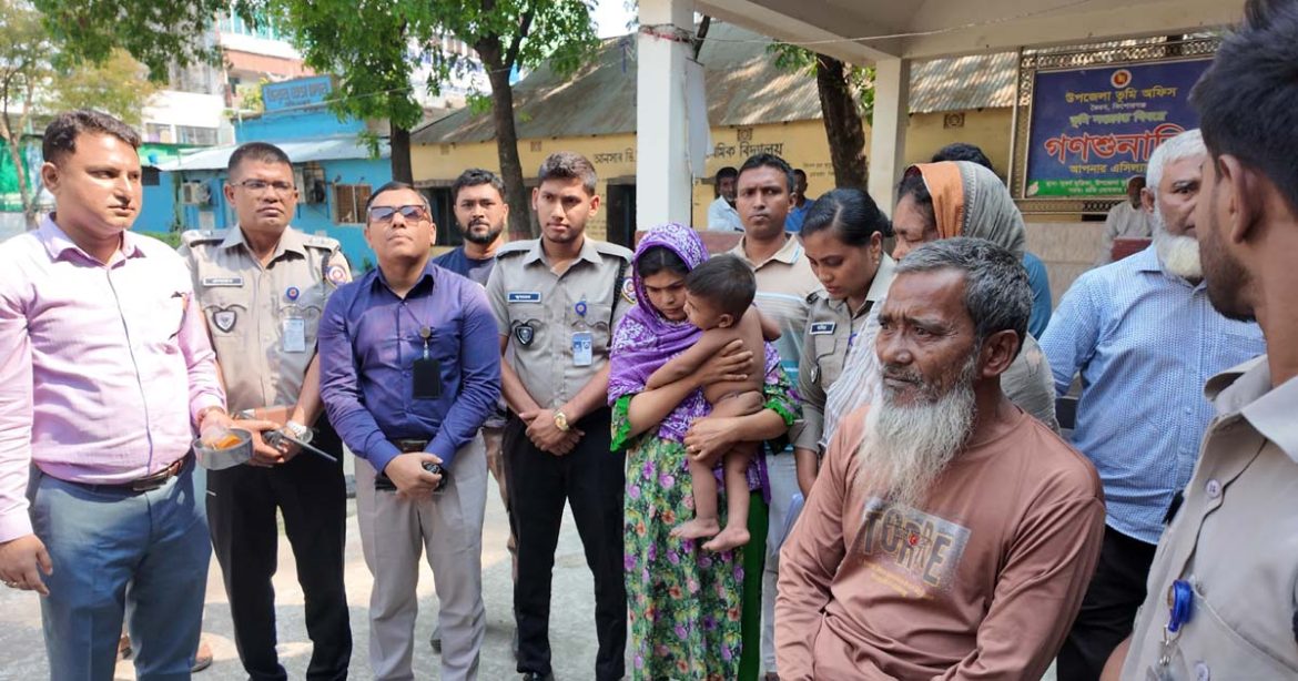 ভৈরবে মাদকসহ আটক তিন কারবারিকে ভ্রাম্যমাণ আদালতে সাজা দেওয়া হচ্ছে