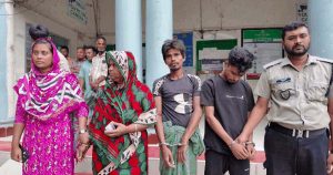 ভৈরবে মাদকবিরোধী অভিযানে আটক ব্যক্তিদের আদালতে নেওয়া হচ্ছে